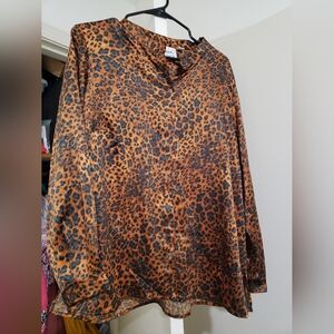 Silk Linea by Louis Dell’ Ollio snow leopard print button down blouse shirt